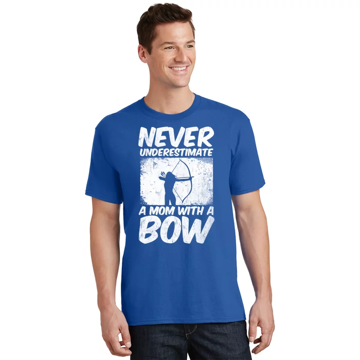 Never Underestimate A Mom With A Bowhunting Arrows Archery Gift T-Shirt