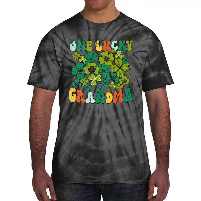 One Lucky Grandma Happy St Patrick's Day Irish Family Gifts Tie-Dye T-Shirt