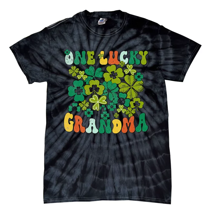 One Lucky Grandma Happy St Patrick's Day Irish Family Gifts Tie-Dye T-Shirt