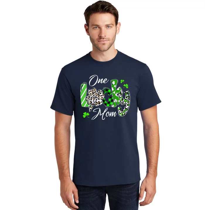 One Lucky Mom Leopard Shamrock Plaid Patrick Day Tall T-Shirt