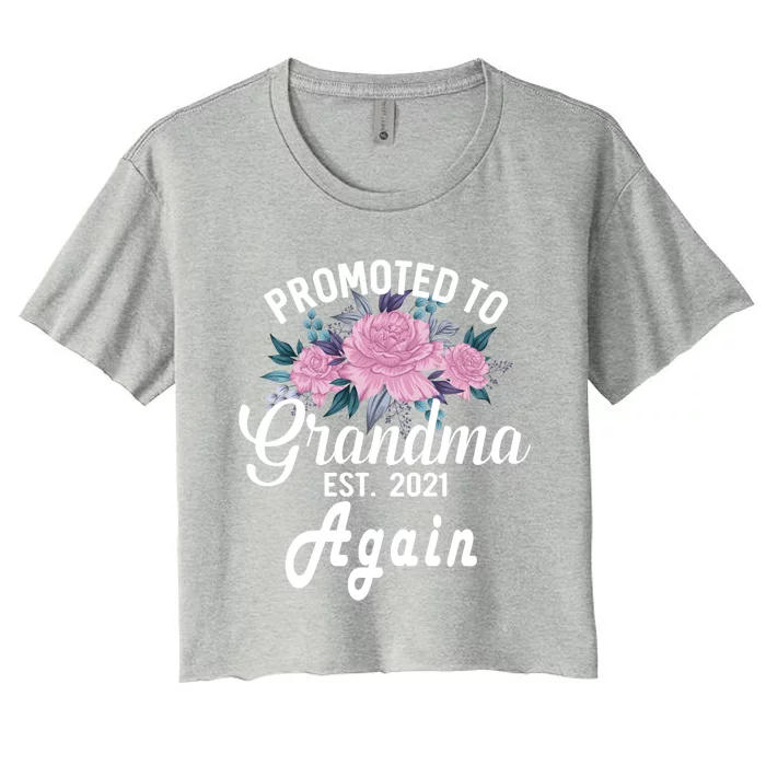 Pregnancy Announcet For GrandparentsPromoted To Grandma Gift Women's Crop Top Tee