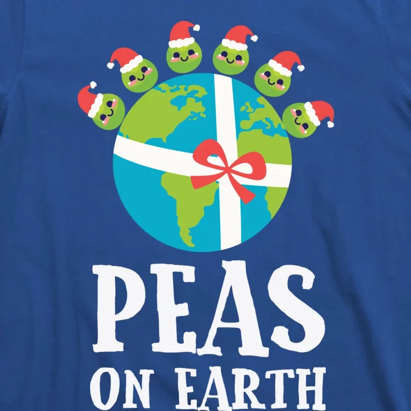 Pun Christmas Sayings Peas On Earth Funny Xmas Gift T-Shirt