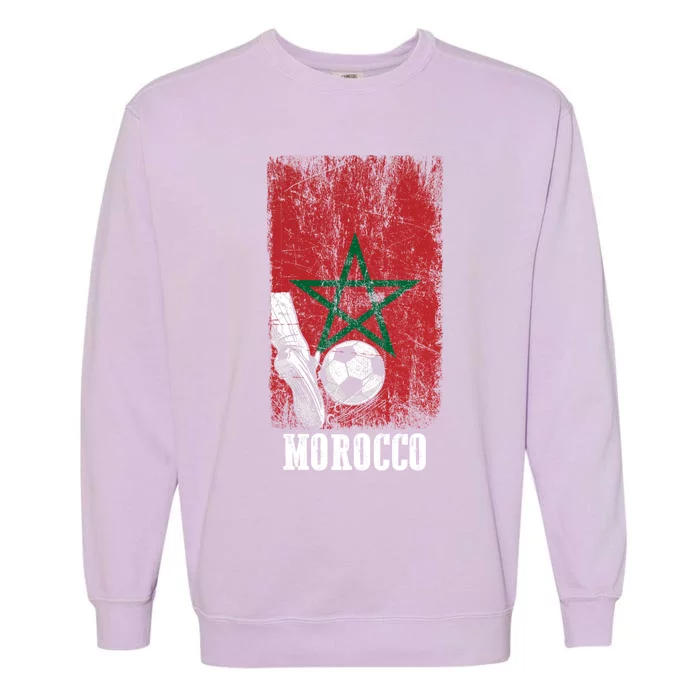 Patriotic Moroccan Soccer Player Morocco Flag Soccer Ball Gift Garment-Dyed Sweatshirt