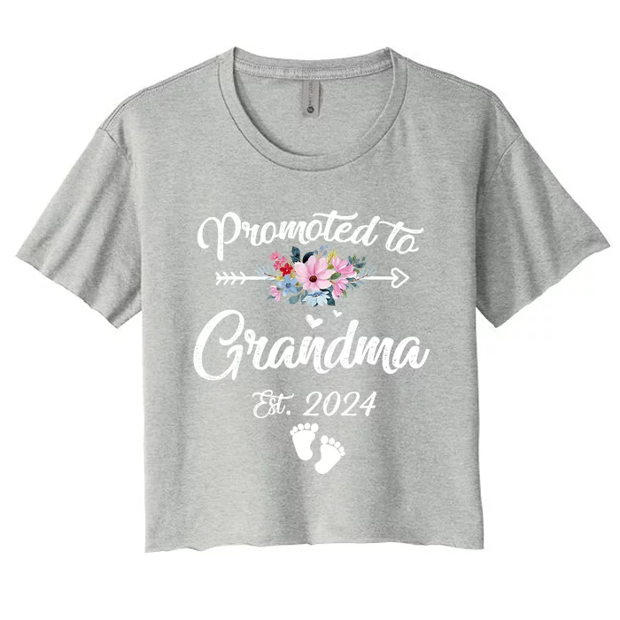 Promoted To Grandma 2024 First Time New Grandma Pregnancy Women's Crop Top Tee