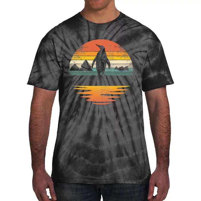 Penguin Vintage Retro Sunset Penguin Lover Tie-Dye T-Shirt