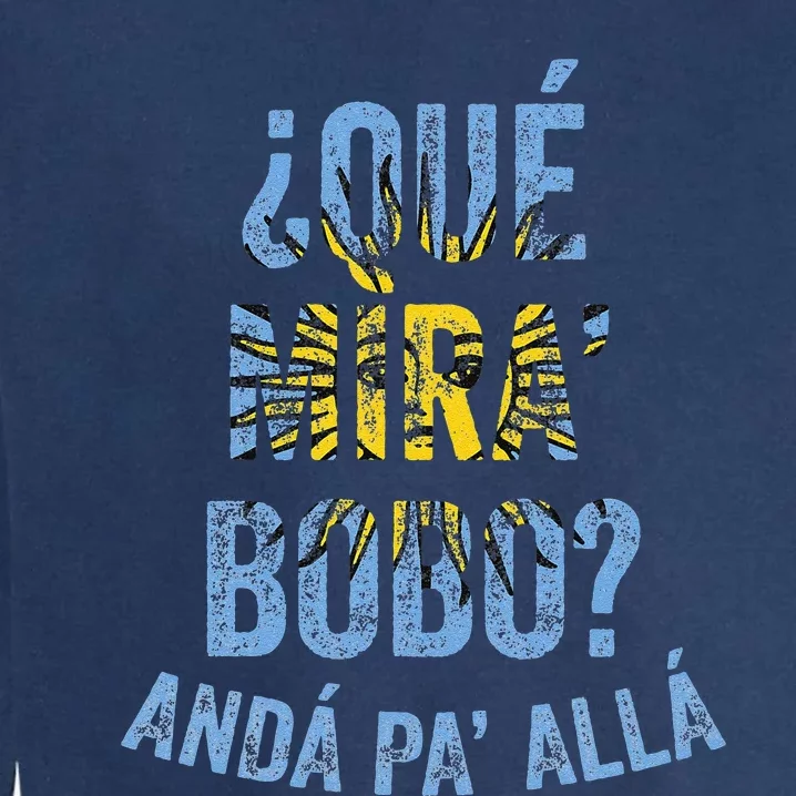 Qué Mira Bobo andá pa' allá funny speech Garment-Dyed Sweatshirt