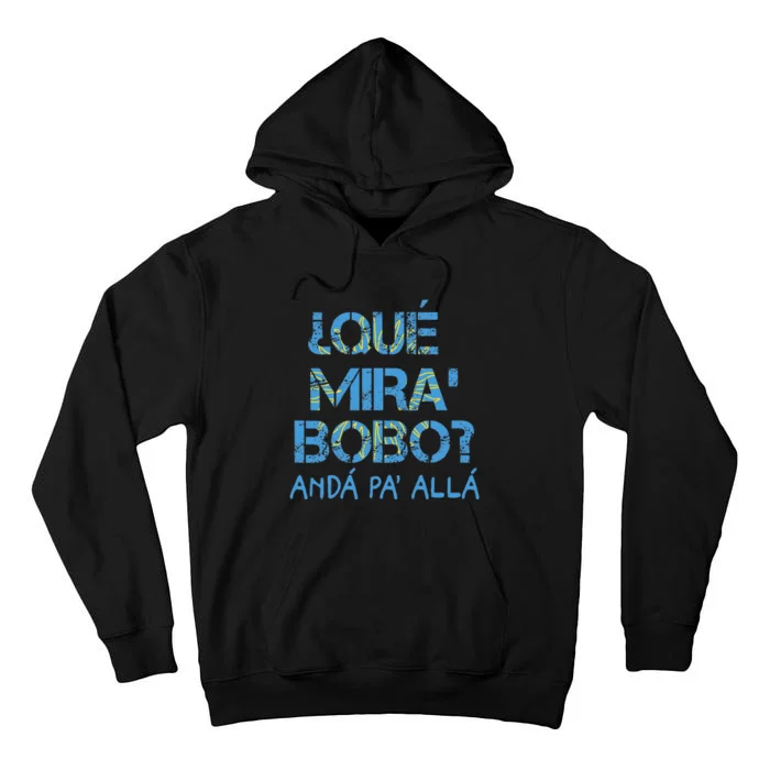 Qué Mira Bobo andá pa' allá funny speech Tall Hoodie