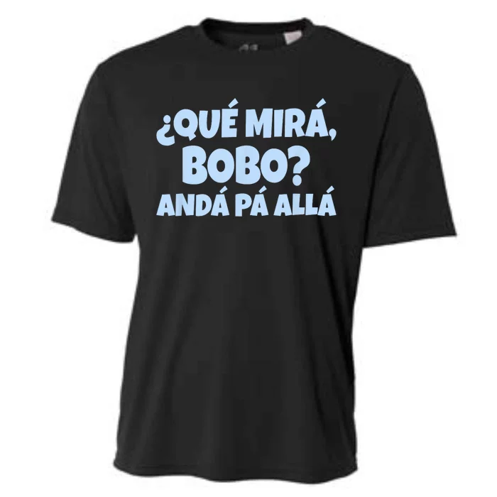 Qué Miras Bobo Qué Mira Bobo Funny Meme Cooling Performance Crew T-Shirt