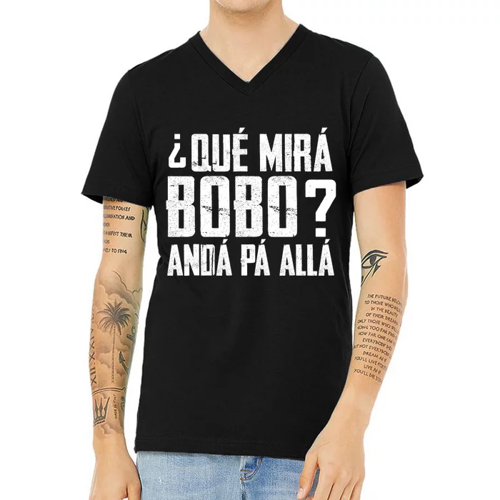 Qué Mirás Bobo, Andá Pa' Allá Funny Speech Vintage V-Neck T-Shirt