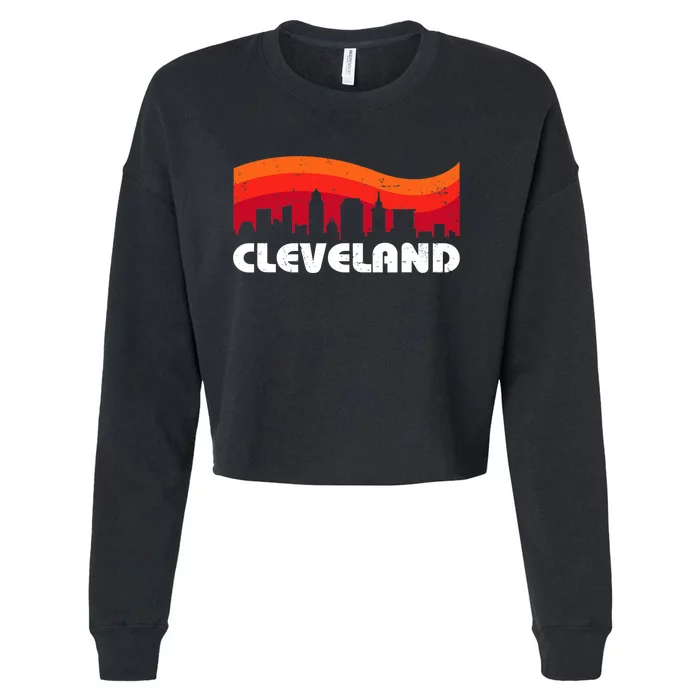 Retro Cleveland Ohio City Skyline Vintage CLE Souvenir Cropped Pullover Crew