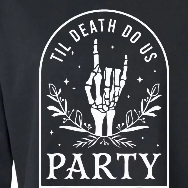 Retro Halloween Bachelorette Party Til Death Do Us Party Cropped Pullover Crew