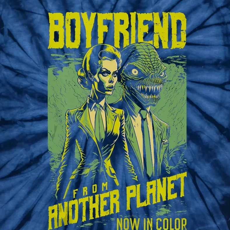 Retro Horror Movie Poster Funny Alien Boyfriend Halloween Tie-Dye T-Shirt