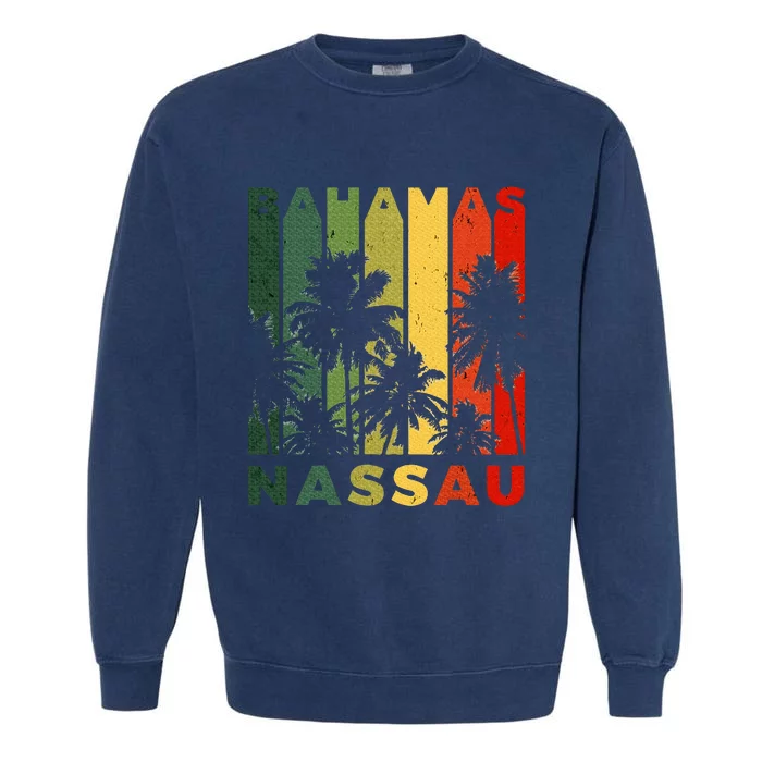 Retro Nassau Bahamas Beach Fan Palm Tree Cool Souvenir Garment-Dyed Sweatshirt