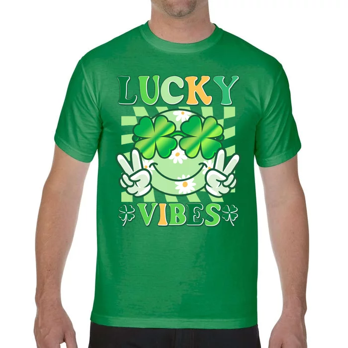 Retro St Patricks Day Lucky Vibes Peace Smiley Emoji Comfort Colors T-Shirt