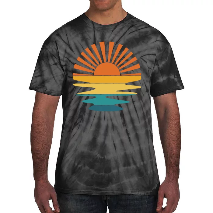 Retro Sunset Rays Wavy Vintage Retro Sunshine Sun Rays Beachy Vibes Retro Summer Tie-Dye T-Shirt