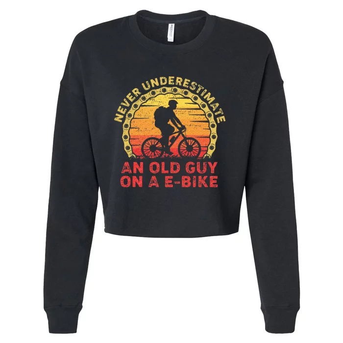 Retro Vintage Never Underestimate An Old Guy On A E Bike Cropped Pullover Crew