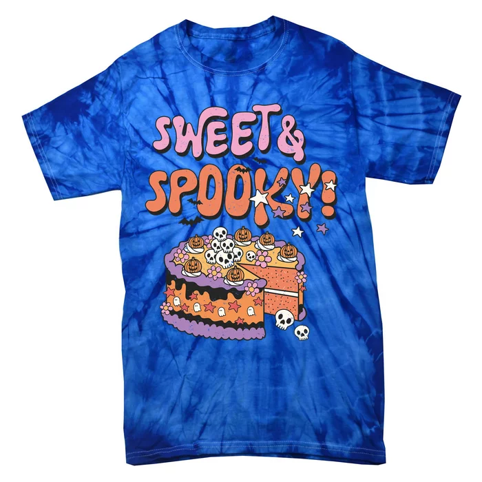 Sweet And Spooky Skulls Pumpkins Retro Groovy Halloween Cake Gift Tie-Dye T-Shirt