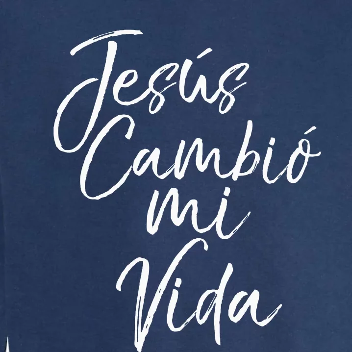 Spanish Christian EspañOl Bible Verse JesúS Cambió Mi Vida Garment-Dyed Sweatshirt