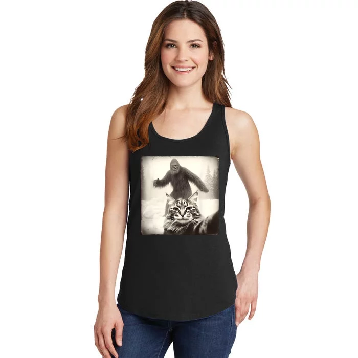 Selfie Cat Finds Bigfoot Sasquatch Funny Cat Bigfoot Photo Ladies Essential Tank