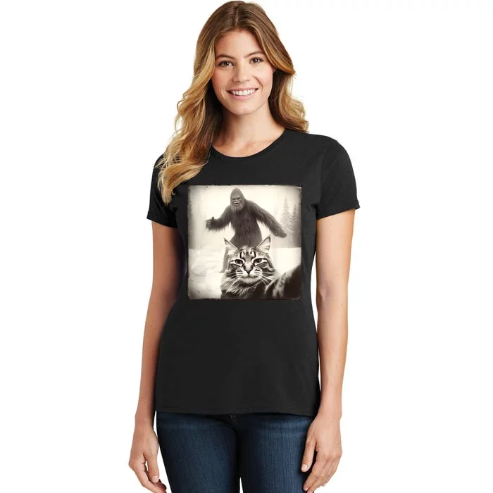 Selfie Cat Finds Bigfoot Sasquatch Funny Cat Bigfoot Photo Women's T-Shirt