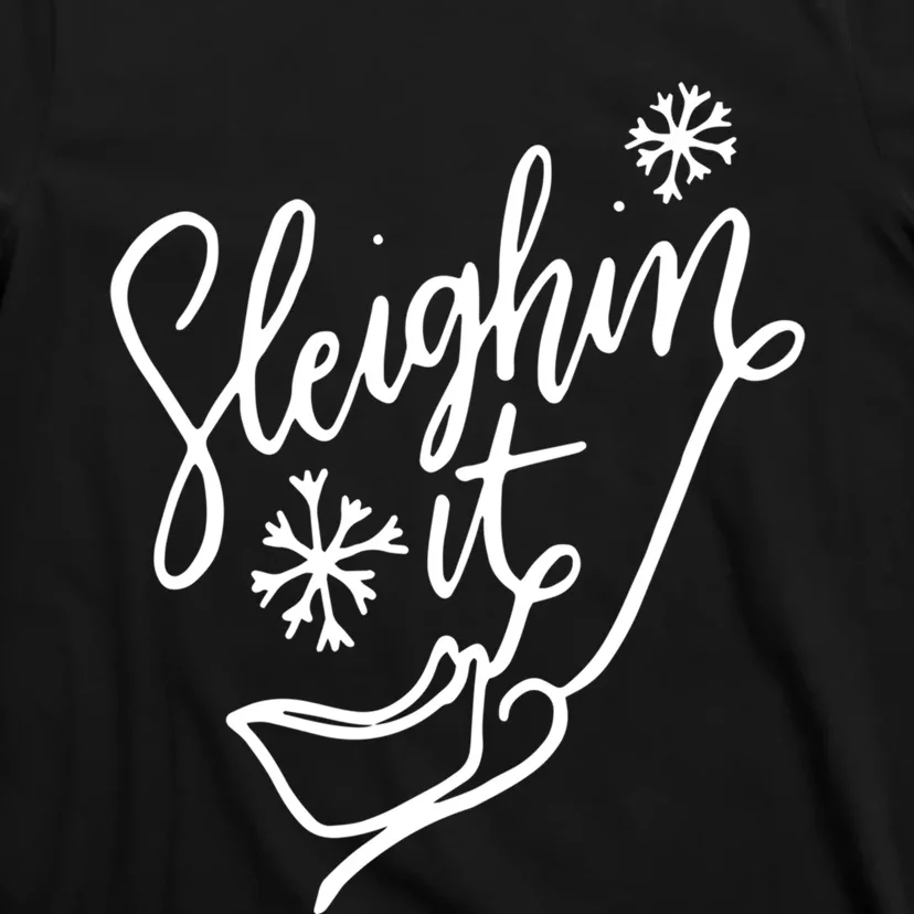 Sleighin It Funny Christmas Pun Sleighing Santa Sleigh Xmas T-Shirt