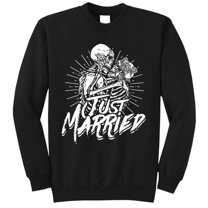 Skeleton Newlyweds Wedding Decor Sweatshirt