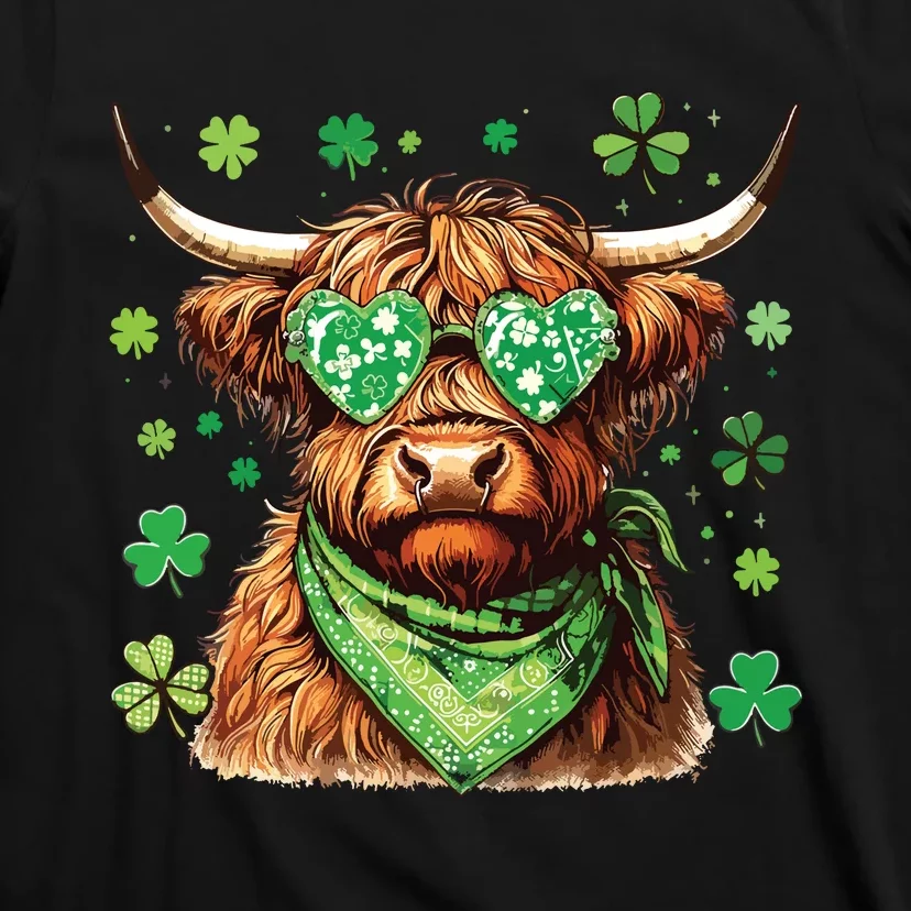 St Patricks Day Highland Cow St Patricks Day Shamrock Women T-Shirt