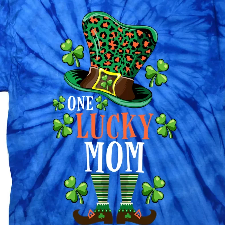 St Patrick’s One Lucky Mom Leprechaun Leopard Print Hat Gift Tie-Dye T-Shirt