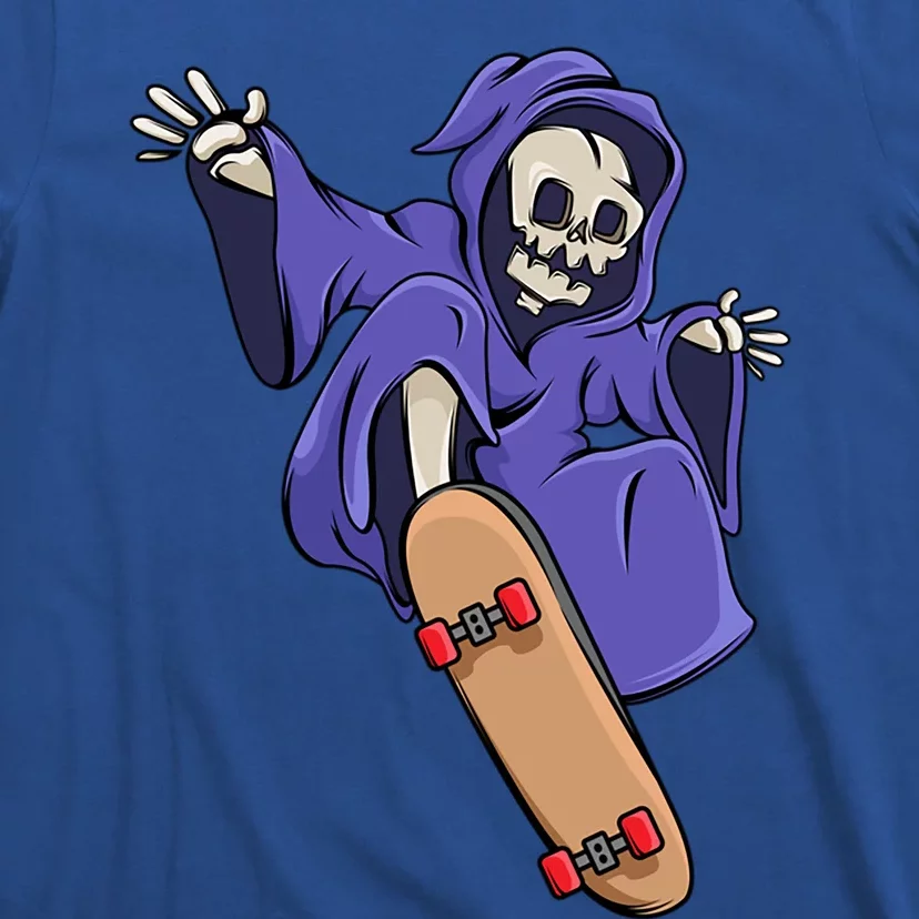 Skeleton Riding Skateboard Skater Halloween Meaningful Gift T-Shirt