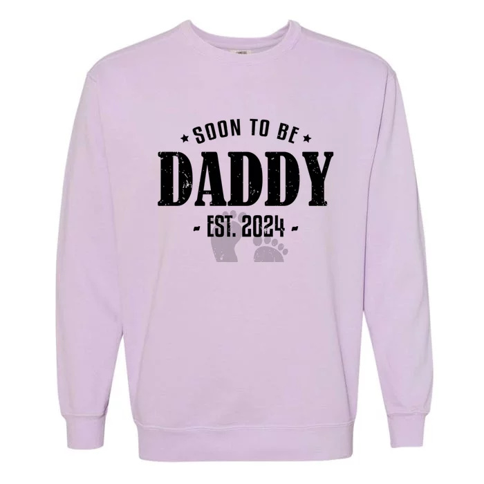 Soon To Be Daddy Est 2024 Vintage Dad To Be Fathers Day Great Gift Garment-Dyed Sweatshirt