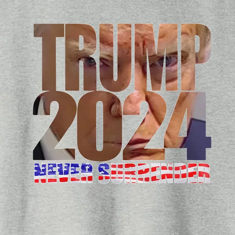 Trump 2024 Never Surrender Mugshot Women's Crop Top Tee