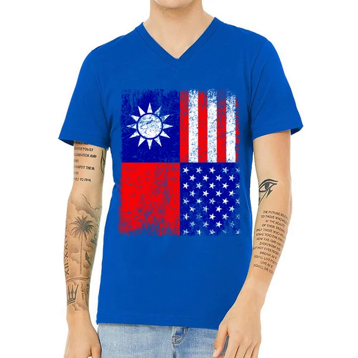 Taiwan Flag Usa Flag Distressed Retro Vintage Taiwanese Meaningful Gift V-Neck T-Shirt