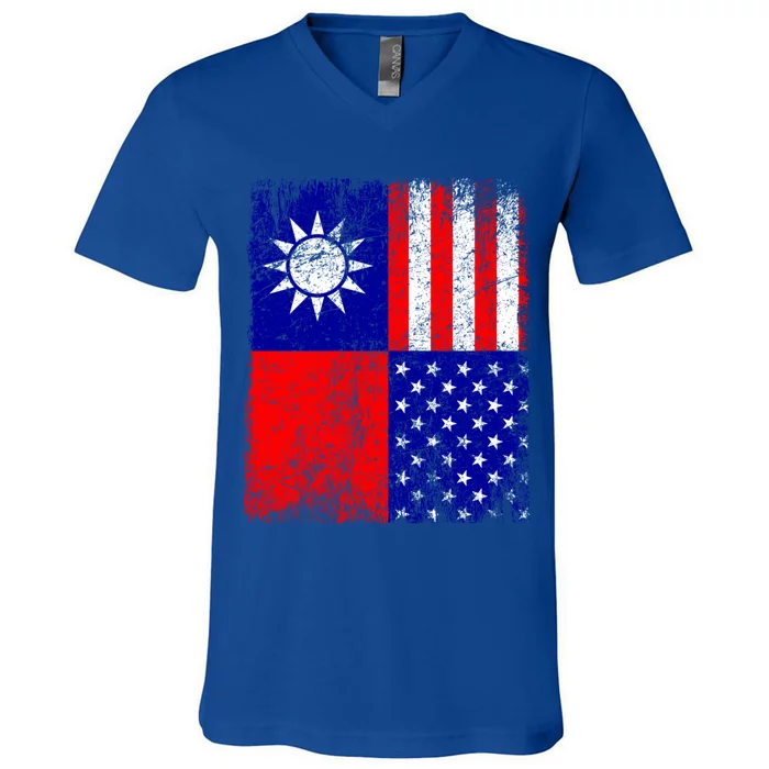 Taiwan Flag Usa Flag Distressed Retro Vintage Taiwanese Meaningful Gift V-Neck T-Shirt