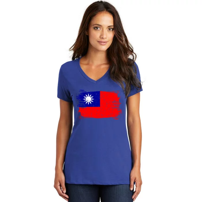 Taiwan Flag Vintage Distressed Taiwanese Gift Women's V-Neck T-Shirt