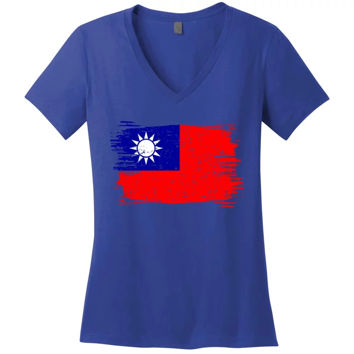 Taiwan Flag Vintage Distressed Taiwanese Gift Women's V-Neck T-Shirt