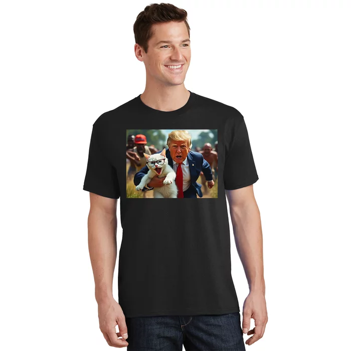 Trump Holding Cat Vote Trump Pets T-Shirt