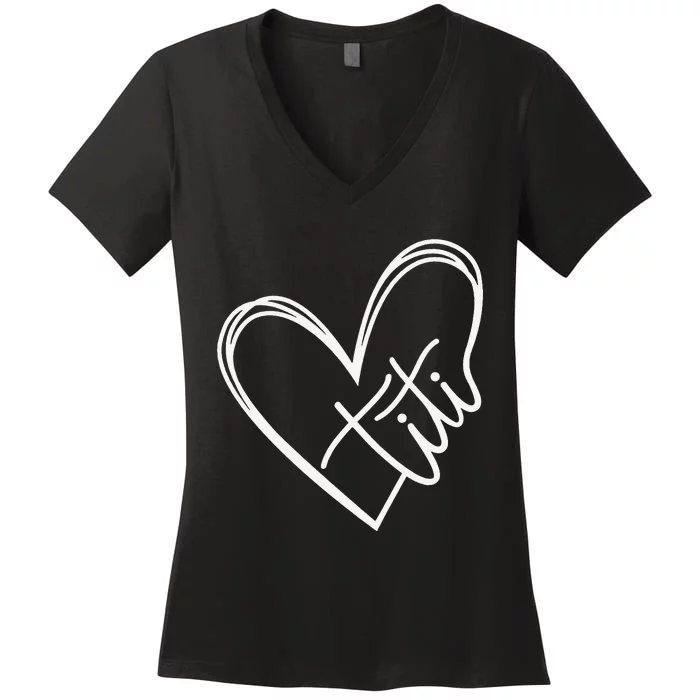 Titi Heart Minimalist Auntie Best Aunt Ever Gift Women's V-Neck T-Shirt