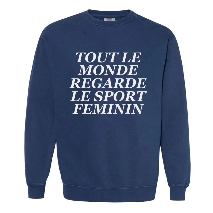 Tout Le Monde Regarde Le Sport Feminin Bold Design Garment-Dyed Sweatshirt