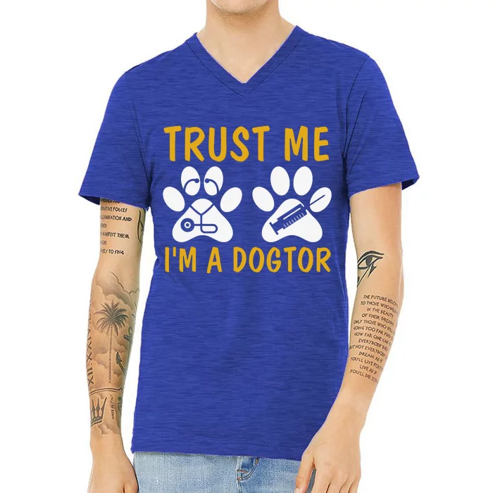 Trust Me I'm A Dogtor Funny Dog Doctor Dog Lover Dog Puns Doctor Puns Paws V-Neck T-Shirt