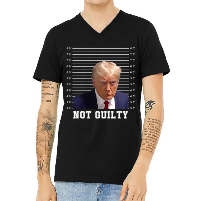 Trump Never Surrender Donald Trump Mugshot 2024 V-Neck T-Shirt