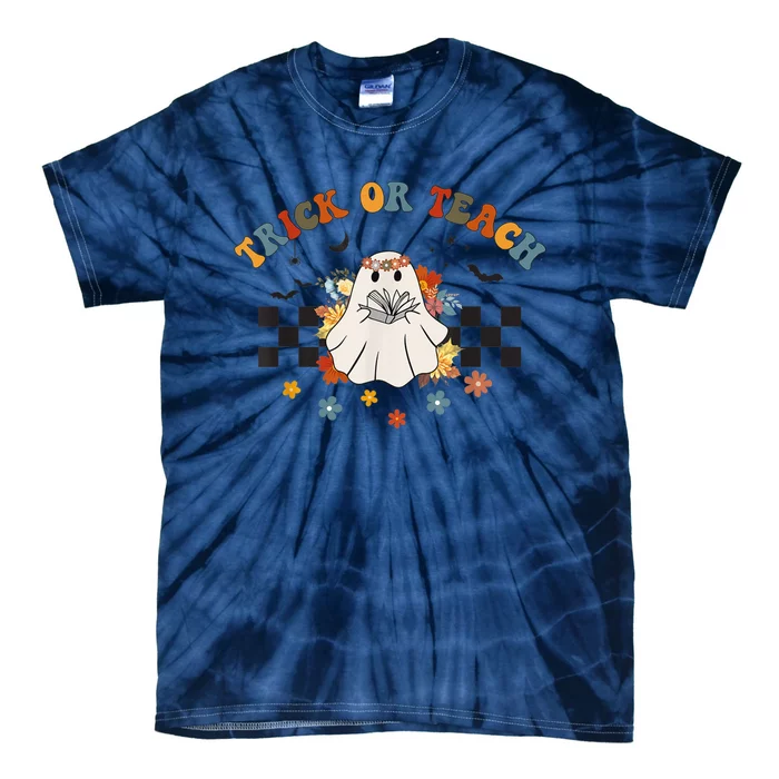 Trick or Teach Groovy Halloween Retro Floral Ghost Teacher Tie-Dye T-Shirt