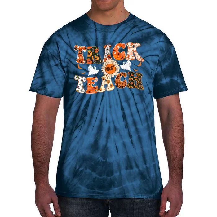 Trick or Teach Floral Groovy Halloween Teacher Retro Ghost Tie-Dye T-Shirt