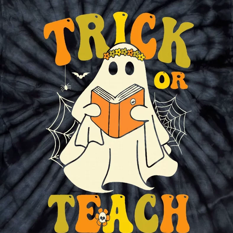 Trick or Teach Groovy Halloween Retro Floral Ghost Teacher Tie-Dye T-Shirt