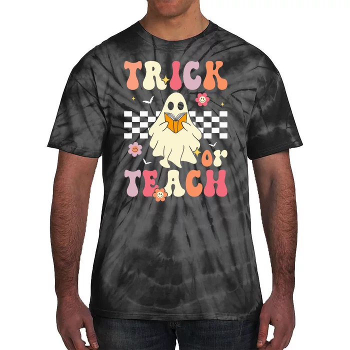 Trick Or Teach Groovy Halloween Retro Floral Ghost Teacher Tie-Dye T-Shirt