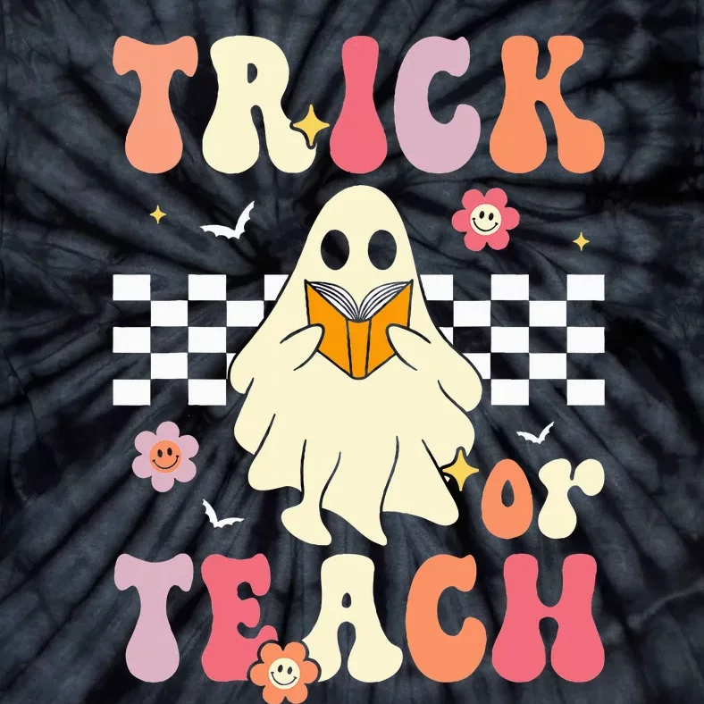 Trick Or Teach Groovy Halloween Retro Floral Ghost Teacher Tie-Dye T-Shirt