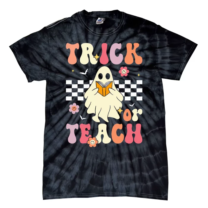 Trick Or Teach Groovy Halloween Retro Floral Ghost Teacher Tie-Dye T-Shirt