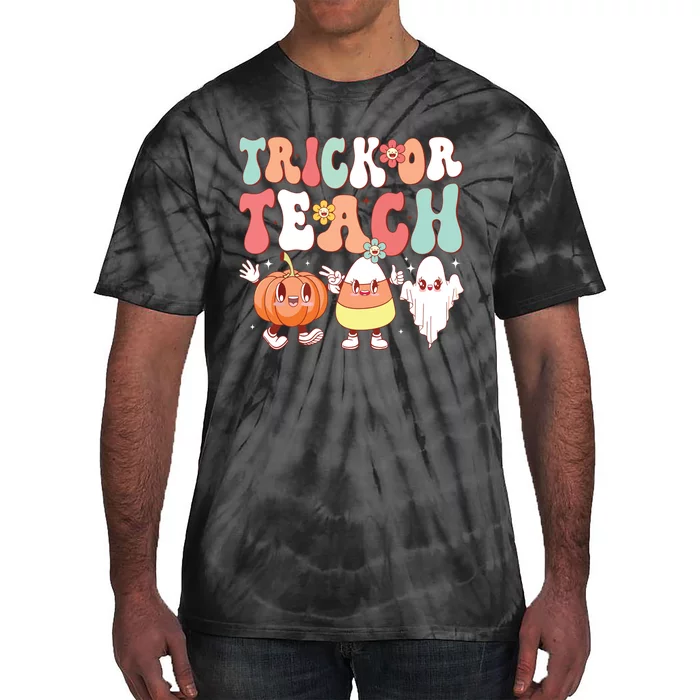 Trick Or Teach Groovy Halloween Retro Floral Ghost Teacher Tie-Dye T-Shirt