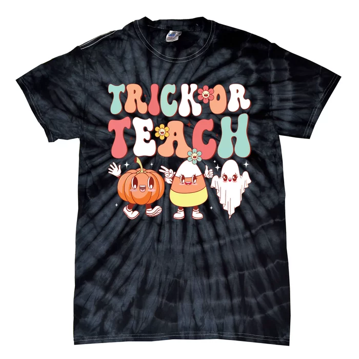 Trick Or Teach Groovy Halloween Retro Floral Ghost Teacher Tie-Dye T-Shirt