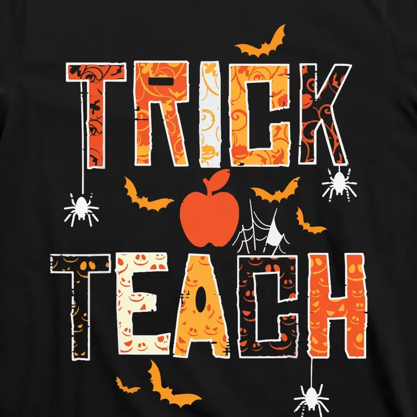 Trick Or Teach Retro Halloween Teacher Costume T-Shirt