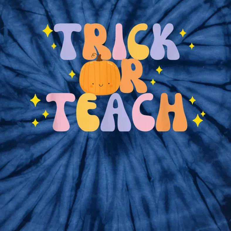 Trick or Teach Retro Groovy Halloween Cute Pumpkin Teacher Tie-Dye T-Shirt